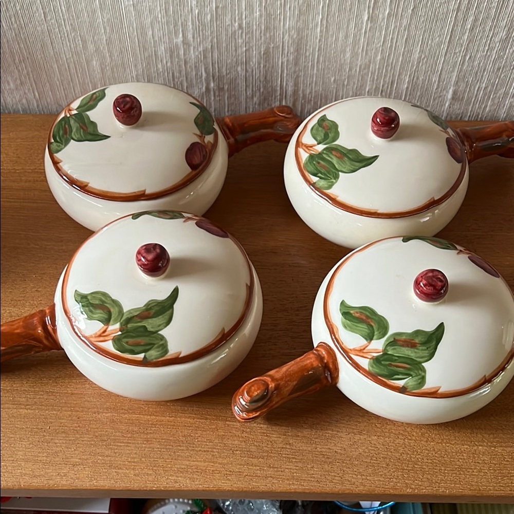 Set of 4 Franciscan Ware Apple pattern covered onion soups